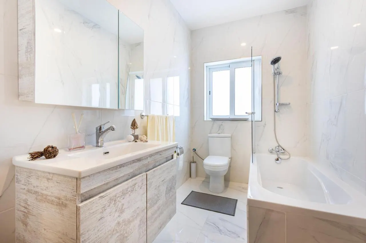 Ha2- Modern And Spacious 3 Bedroom Apartment San Gwann 0*,  Malta
