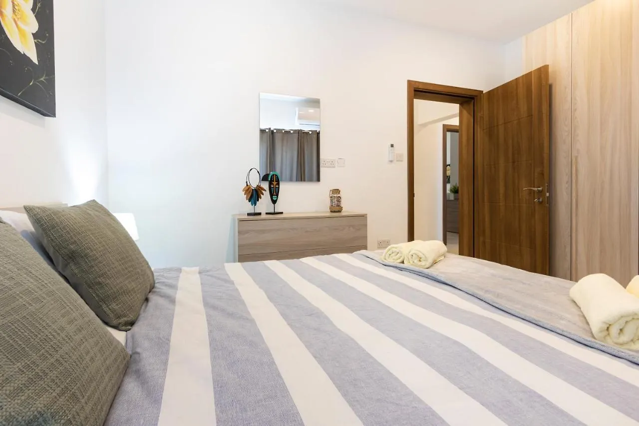 Ha2- Modern And Spacious 3 Bedroom Apartment San Gwann 0*,  Malta