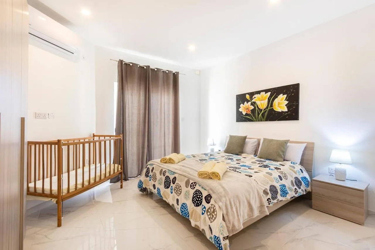 Ha2- Modern And Spacious 3 Bedroom Apartment San Gwann Malta